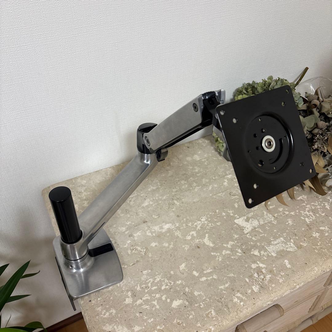 エルゴトロンLX モニターアーム34インチ（~11.3kg)まで VESA対応