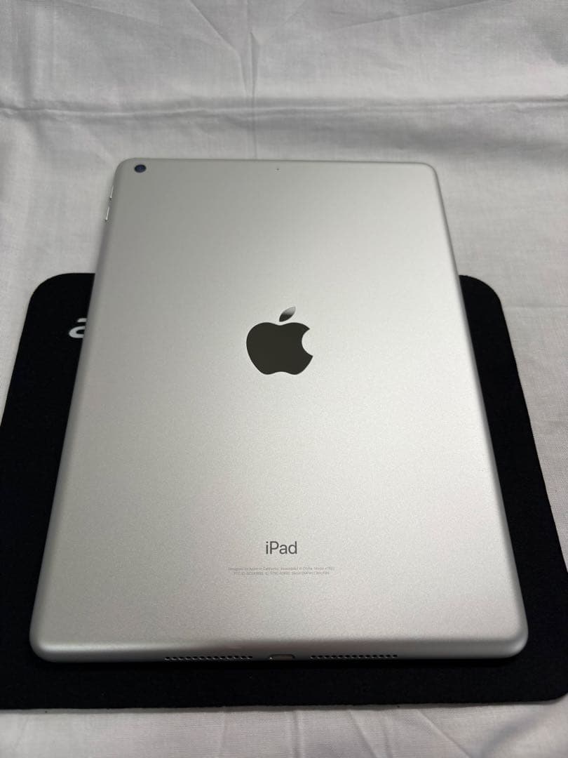 【美品】iPad 第6世代 128GB Wi-Fi シルバー（箱美品・おまけ付）