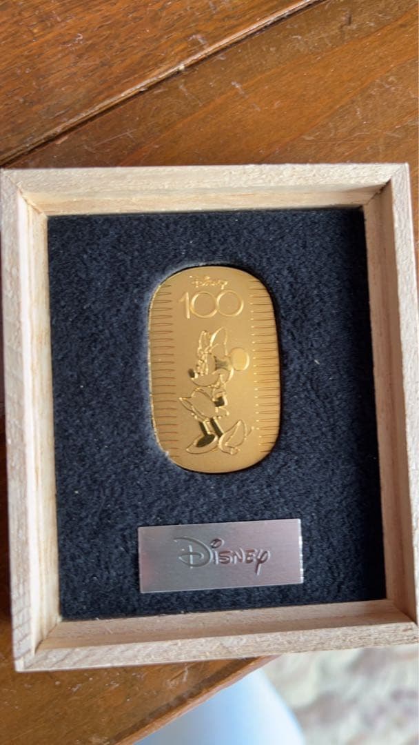 ディズニー100周年記念 ミニーマウス 金メダル