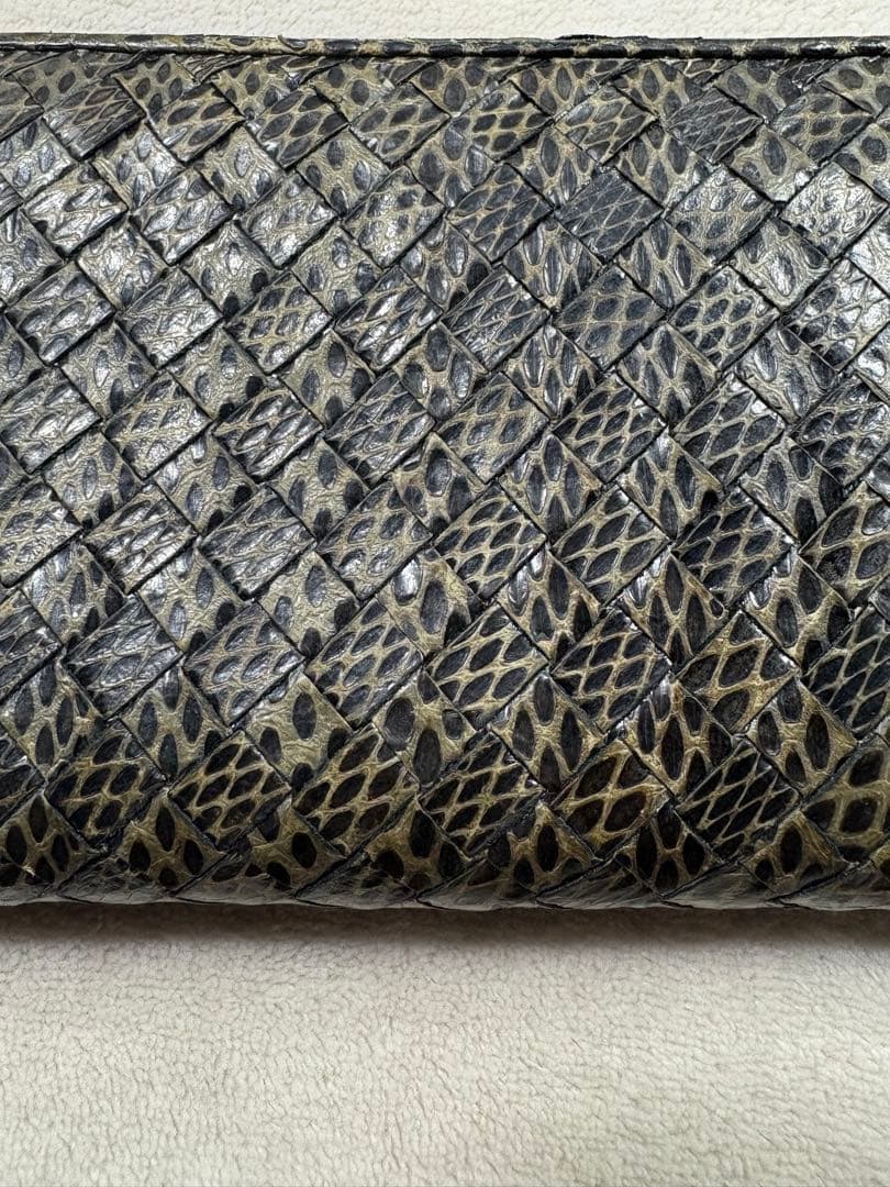極美品　希少パイソン　ボッテガべネタイントレチャート　長財布　ラウンドファスナー