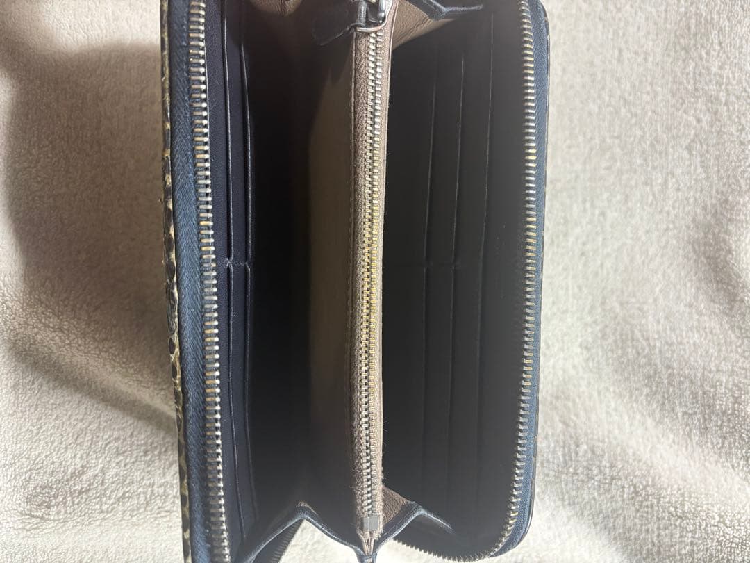 極美品　希少パイソン　ボッテガべネタイントレチャート　長財布　ラウンドファスナー