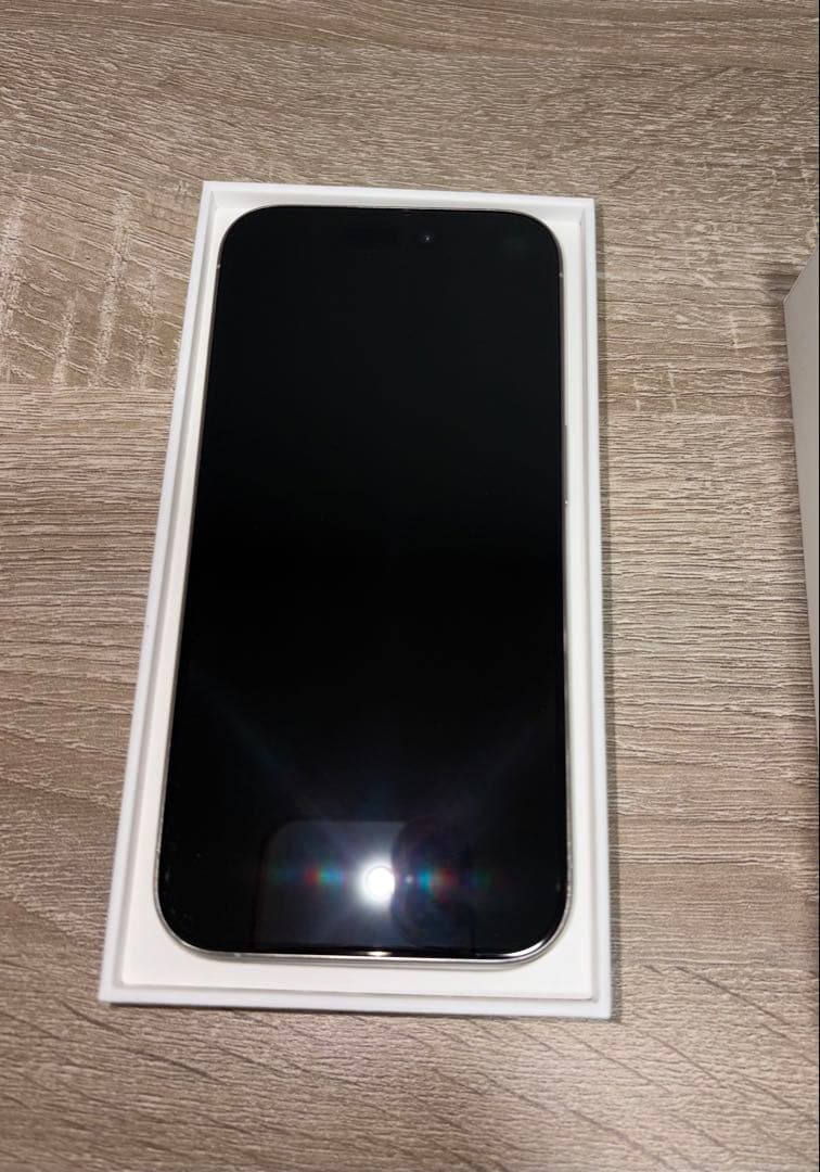 Apple iPhone 15Pro ホワイトチタニウム 本体