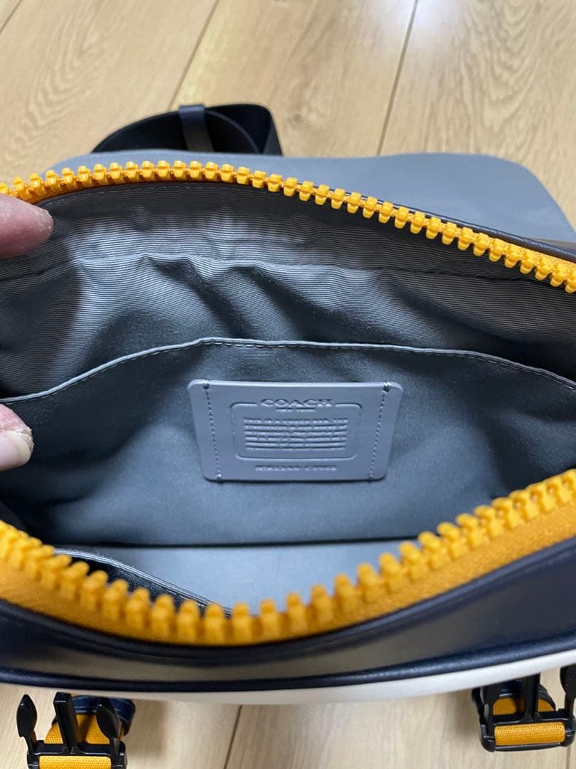 コーチ　斜め掛けバック