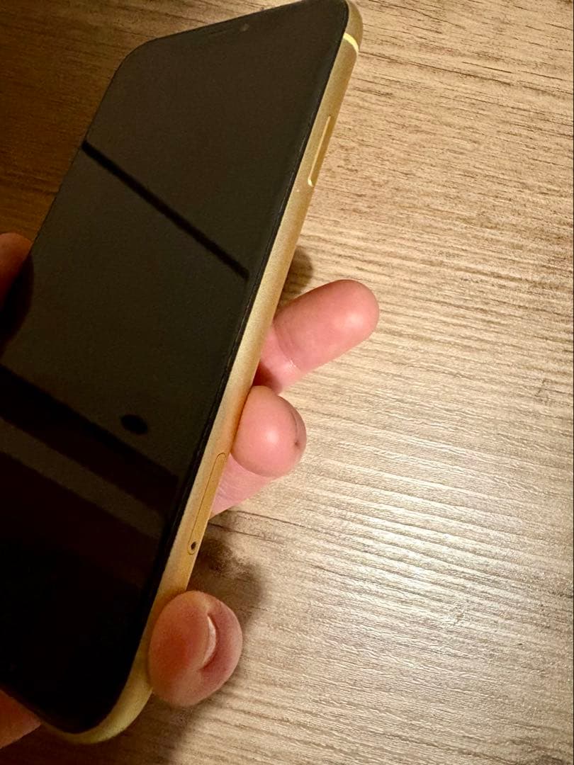 iPhone XR 本体(イエロー)