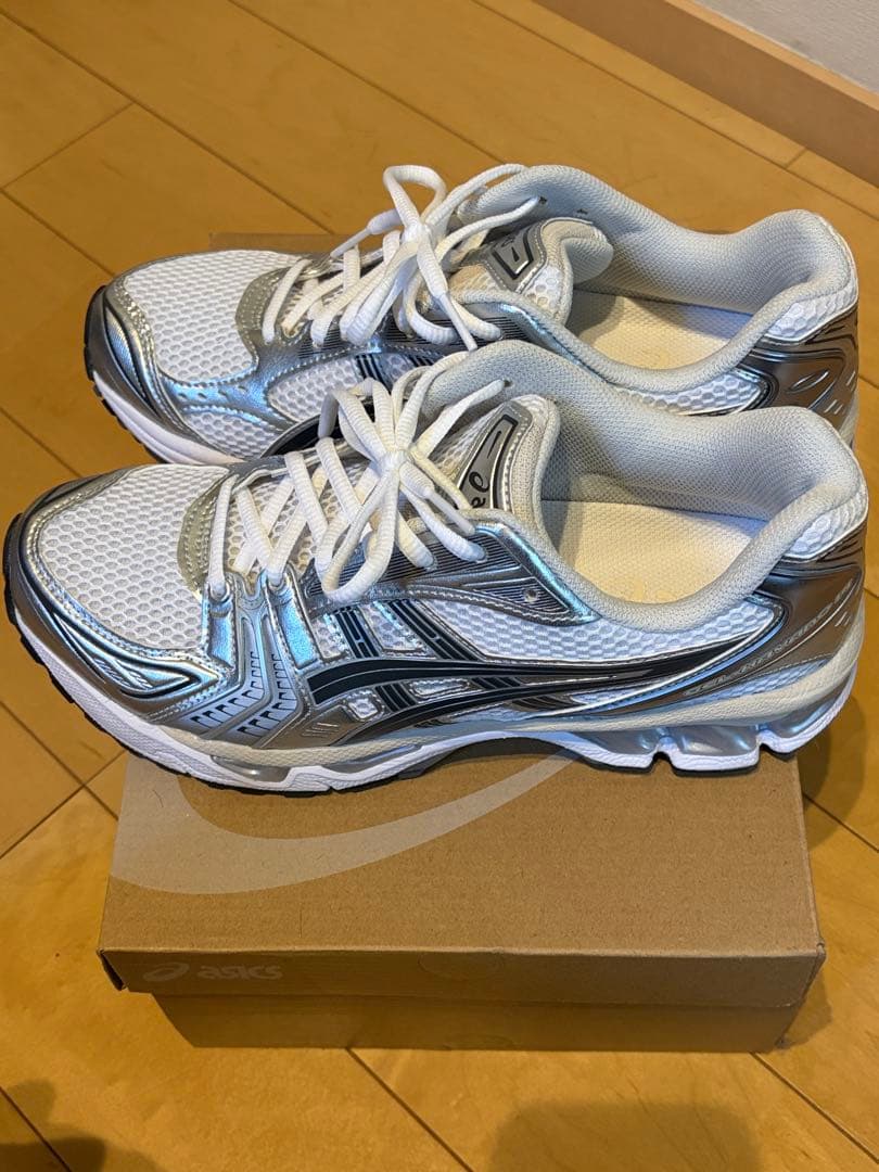 極美品アシックス　asics ゲルカヤノ14 26cm 白　シルバー