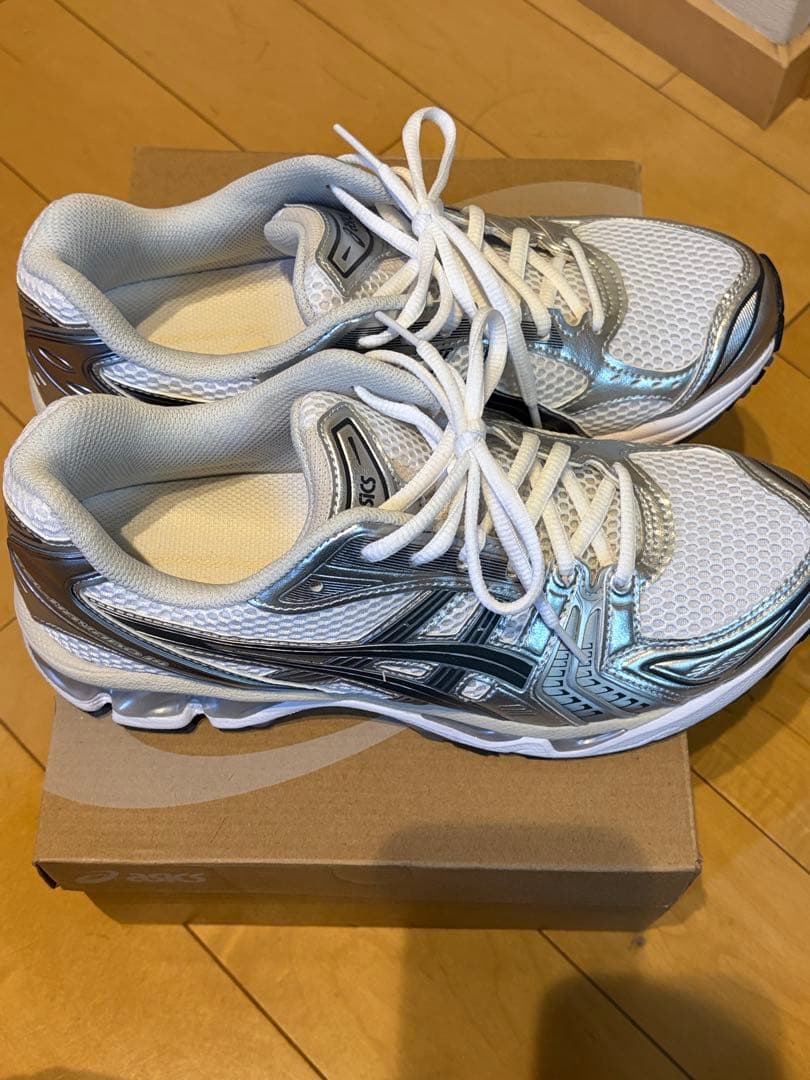 極美品アシックス　asics ゲルカヤノ14 26cm 白　シルバー
