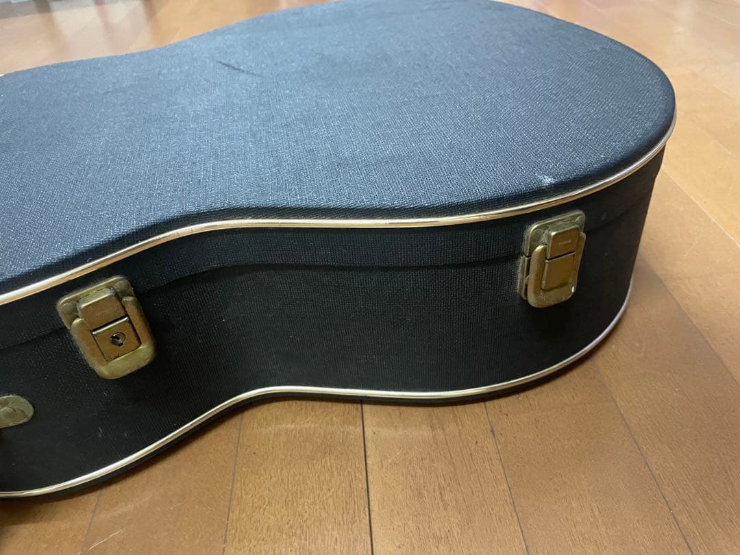 ③アコースティックギター ハードケース付