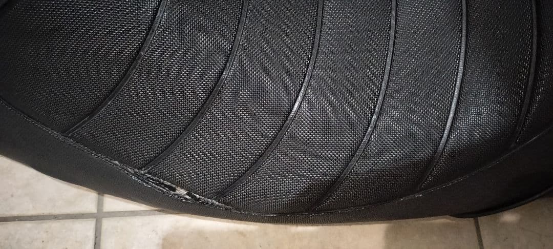 【送料込み】シグナスX 3型DCR製のローダウンシート（タックロールタイプ）