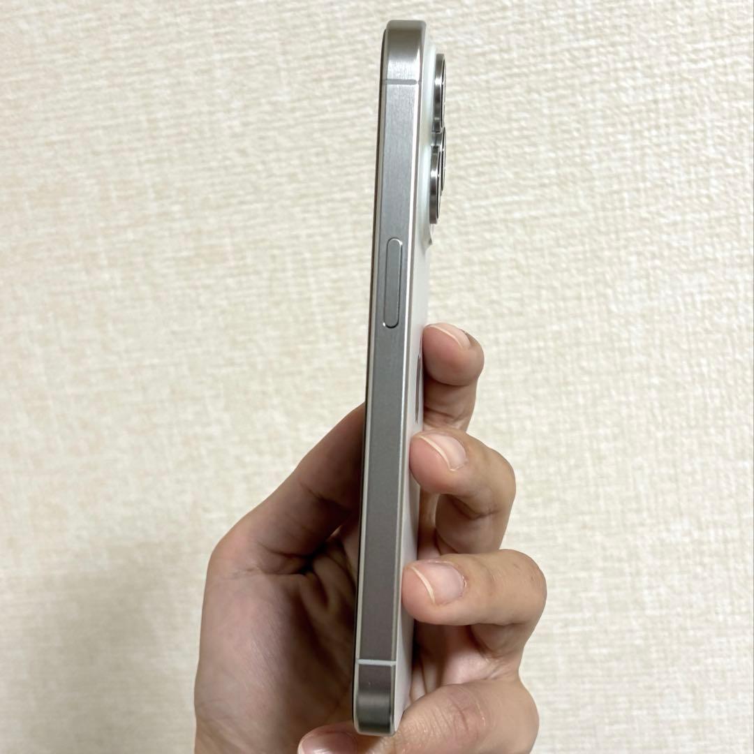 【美品】Apple iPhone 15 Pro ホワイトチタニウム　256GB
