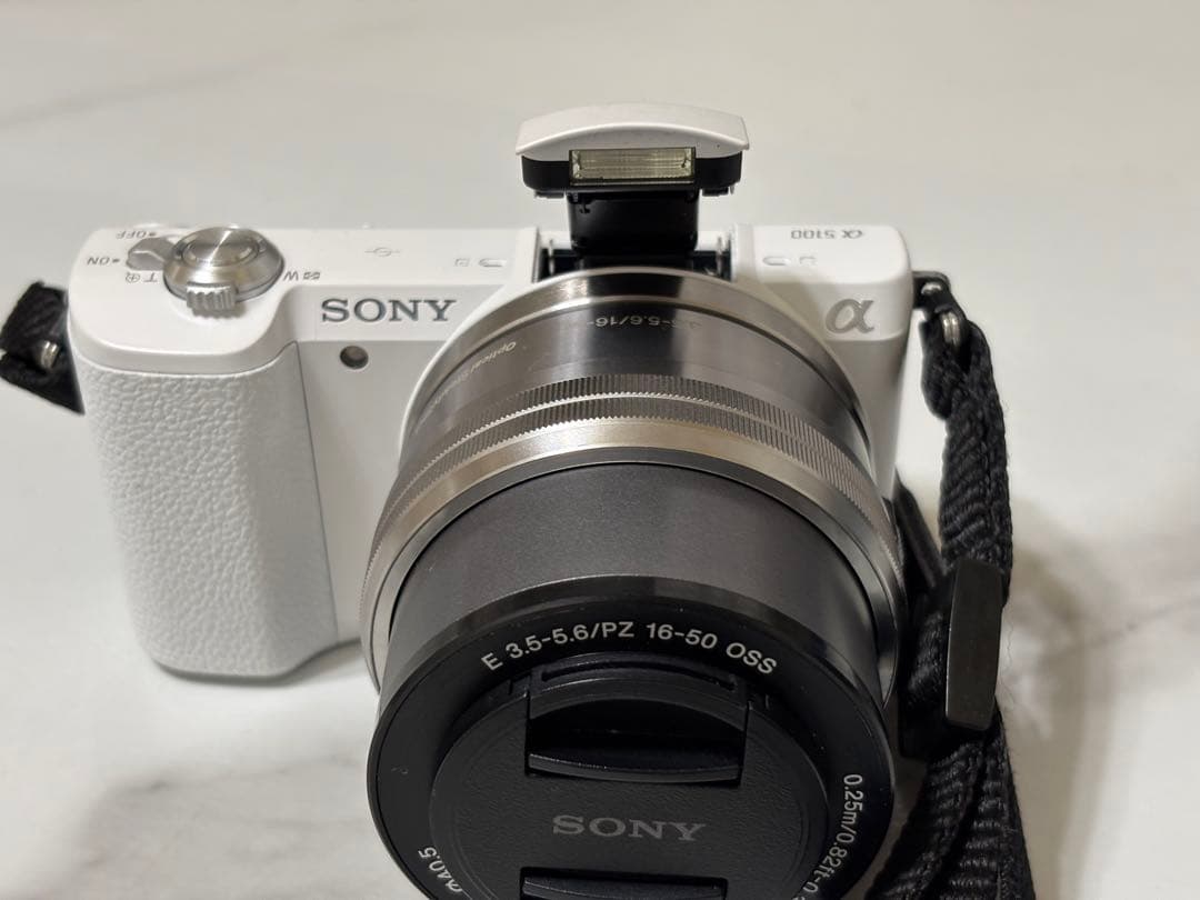 SONY α 5100パワーズームレンズキットホワイト ミラーレスカメラ