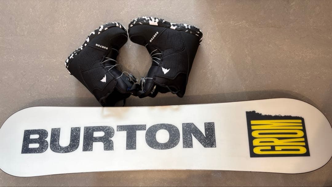 キッズスノーボードBURTON GROM 110㎝ 3点