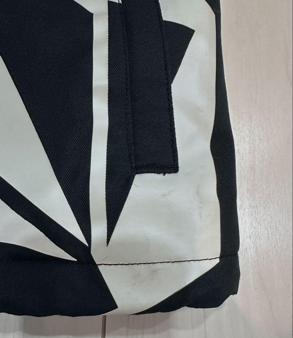 VOLCOM ブラック スノーボードジャケット