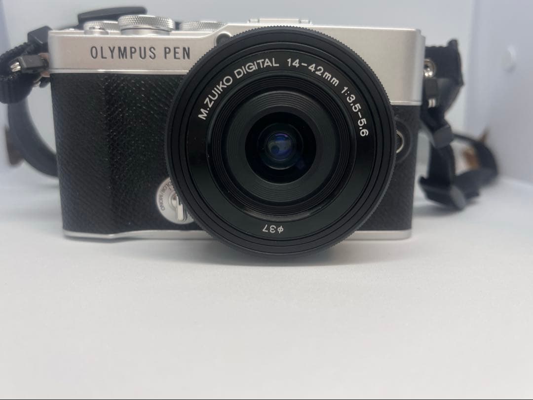 OLYMPUS PEN E-P7 14-42mm EZレンズキット シルバー