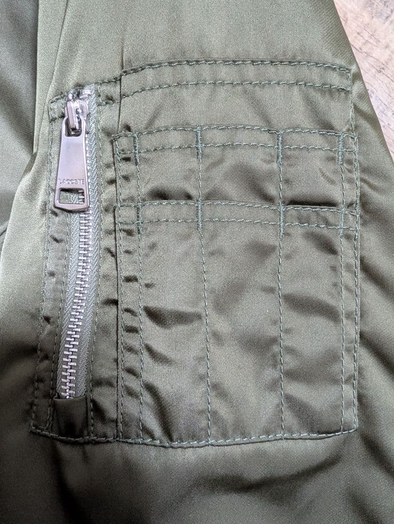 LACOSTE カーキ撥水ボンバージャケット