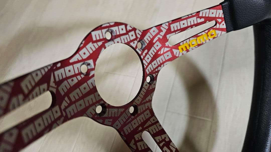 MOMO ステアリング ウルトラジャパン