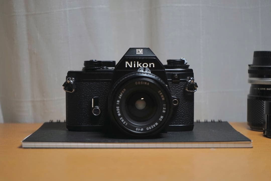 Nikon EM フィルムカメラ