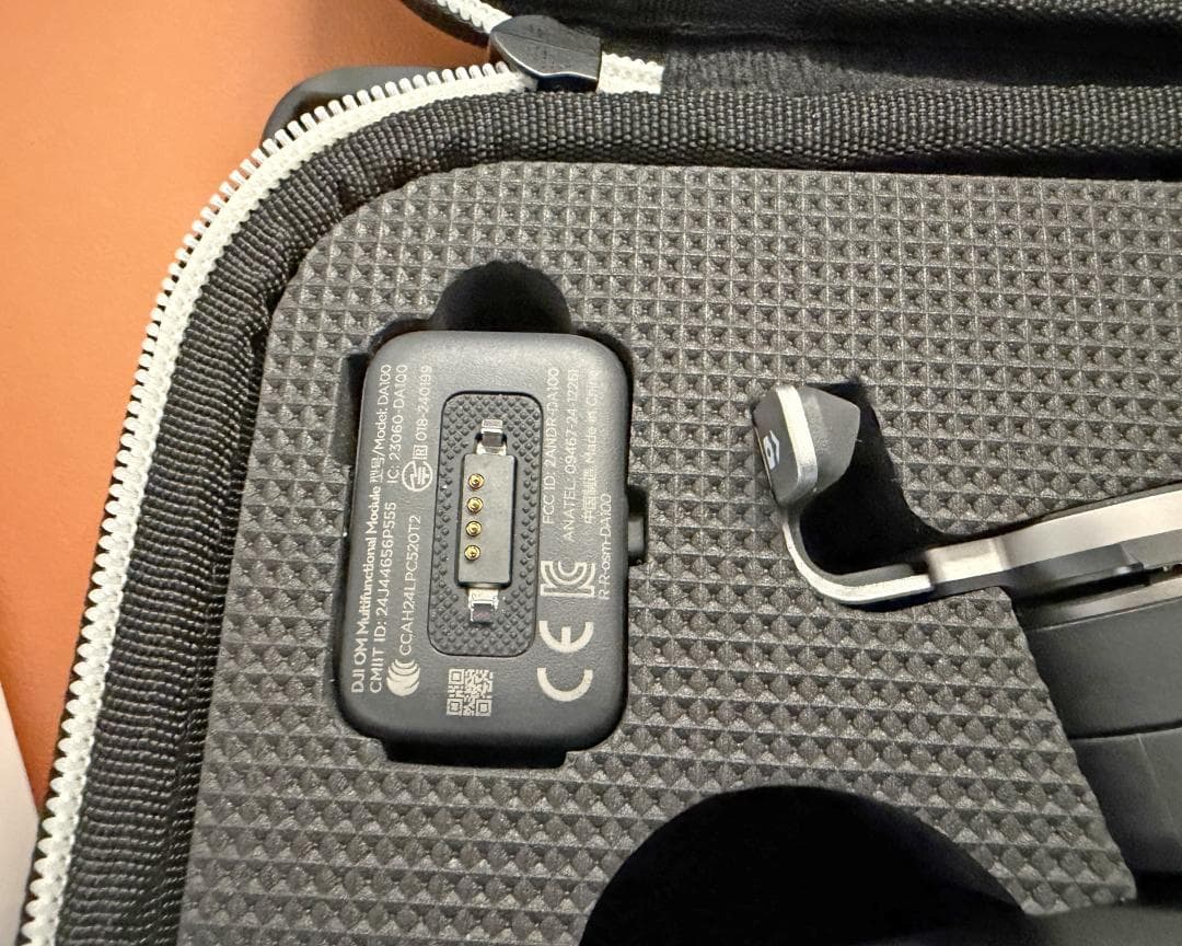 DJI Osmo Mobile 7P（ケース付き）