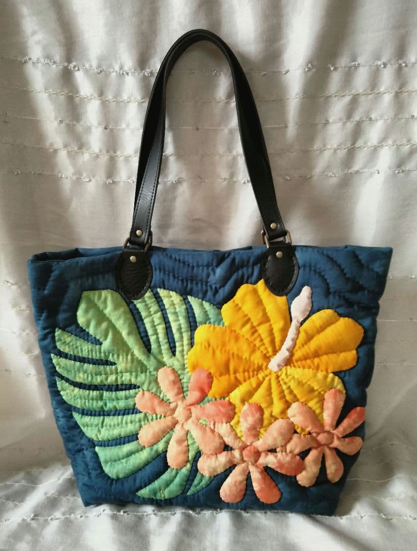 ☆261.ハワイアンキルト・バッグ・ハイビスカス＆ティアレ＆モンステラ