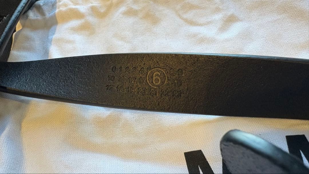 MM6 Maison Margiela ナンバリング 革ベルト ブラック