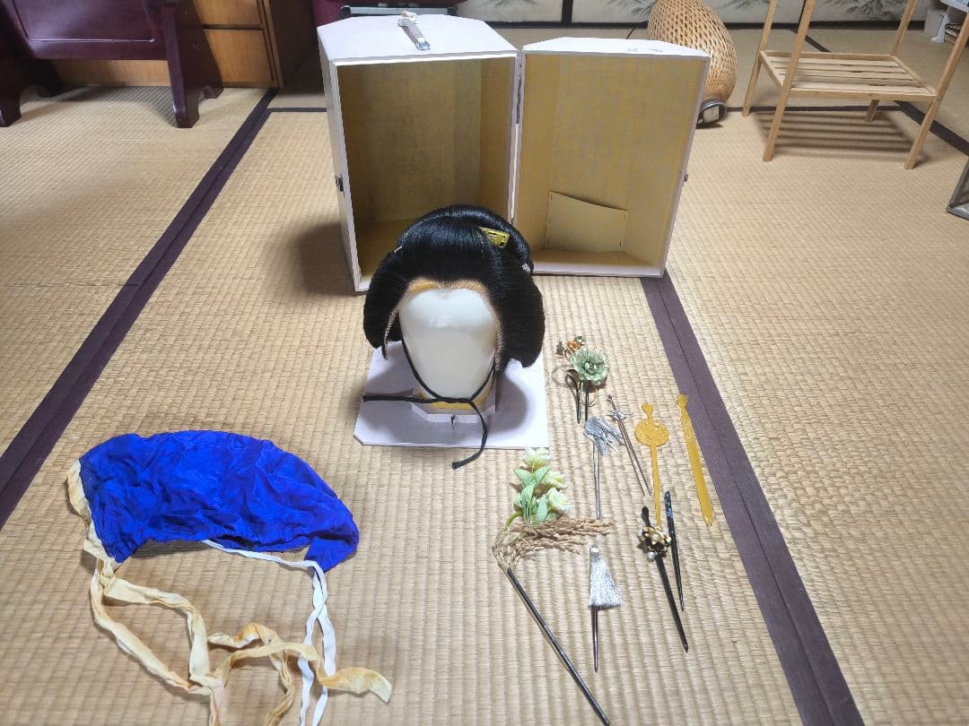 日本髪かつら ＆ かんざし飾りセット（収納箱付き）