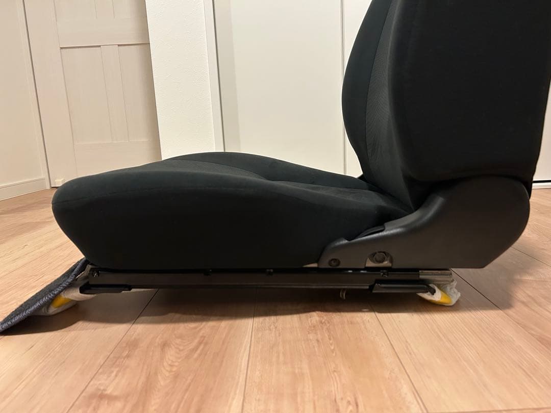 【美品】TOYOTA ハイエース スーパーロング　純正シート　※運転席のみ