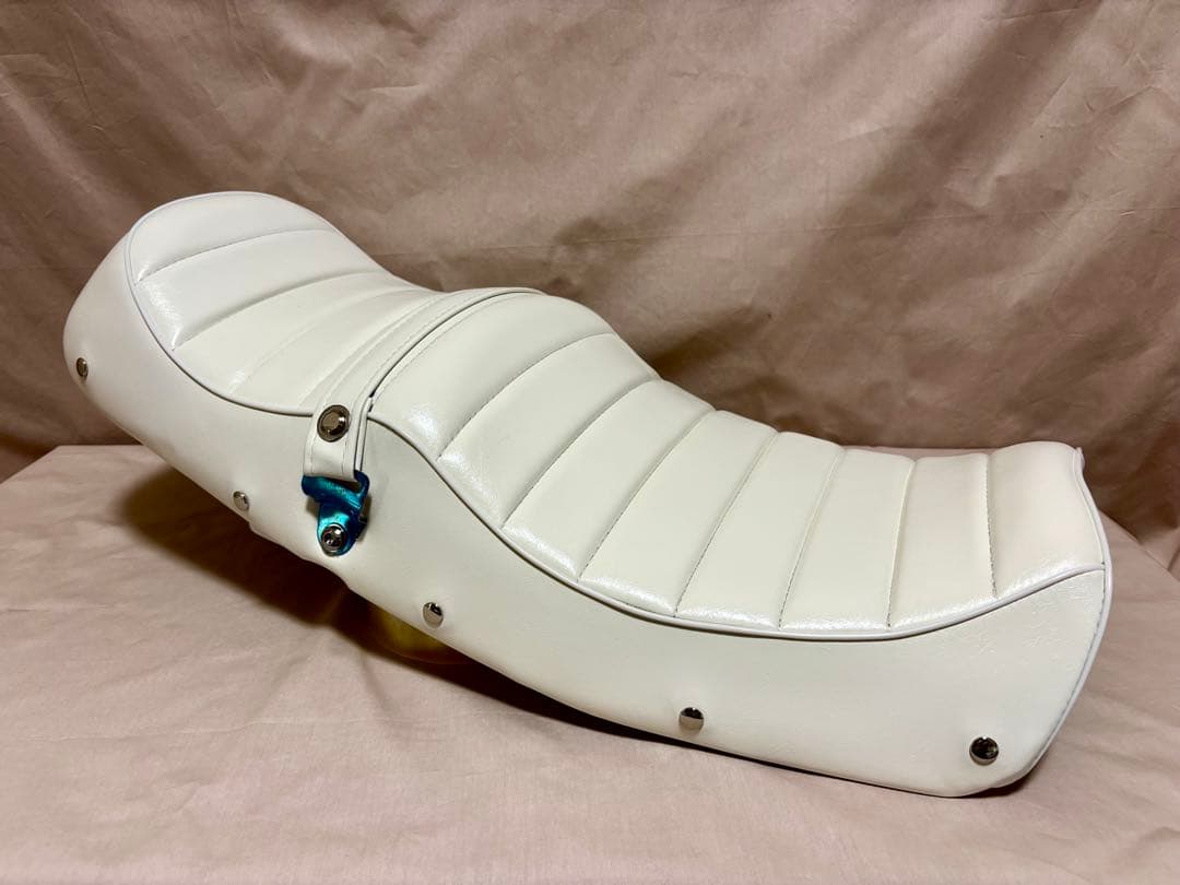 台数限定！白レザータックロールシート　ホンダ　CB400SF NC39 NC42