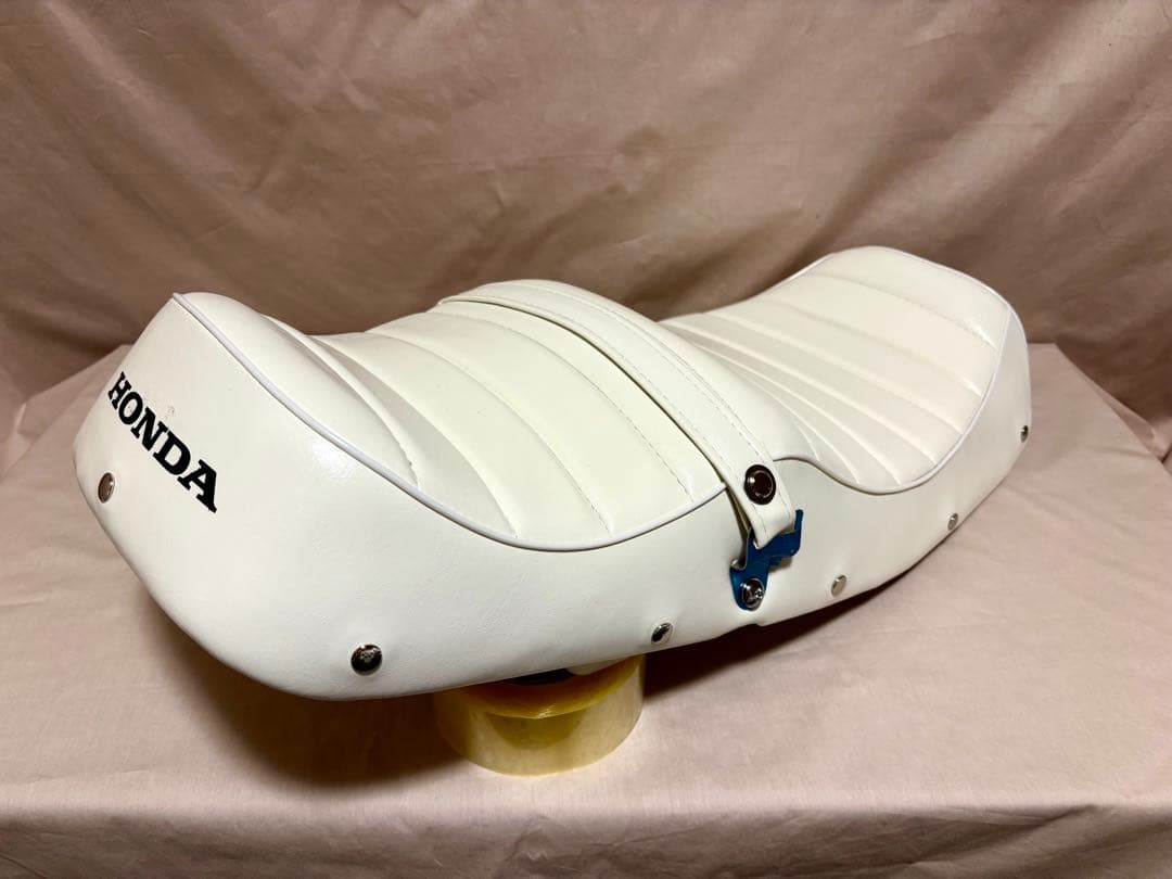 台数限定！白レザータックロールシート　ホンダ　CB400SF NC39 NC42