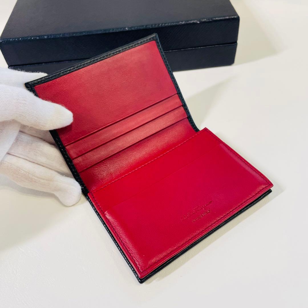 美品　フェラガモ　ガンチーニ　名刺入れ　黒　赤　カードケース　パスケース