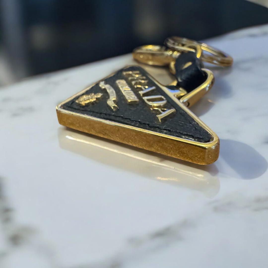 【美品】【人気】PRADA サフィアーノレザー キーホルダー