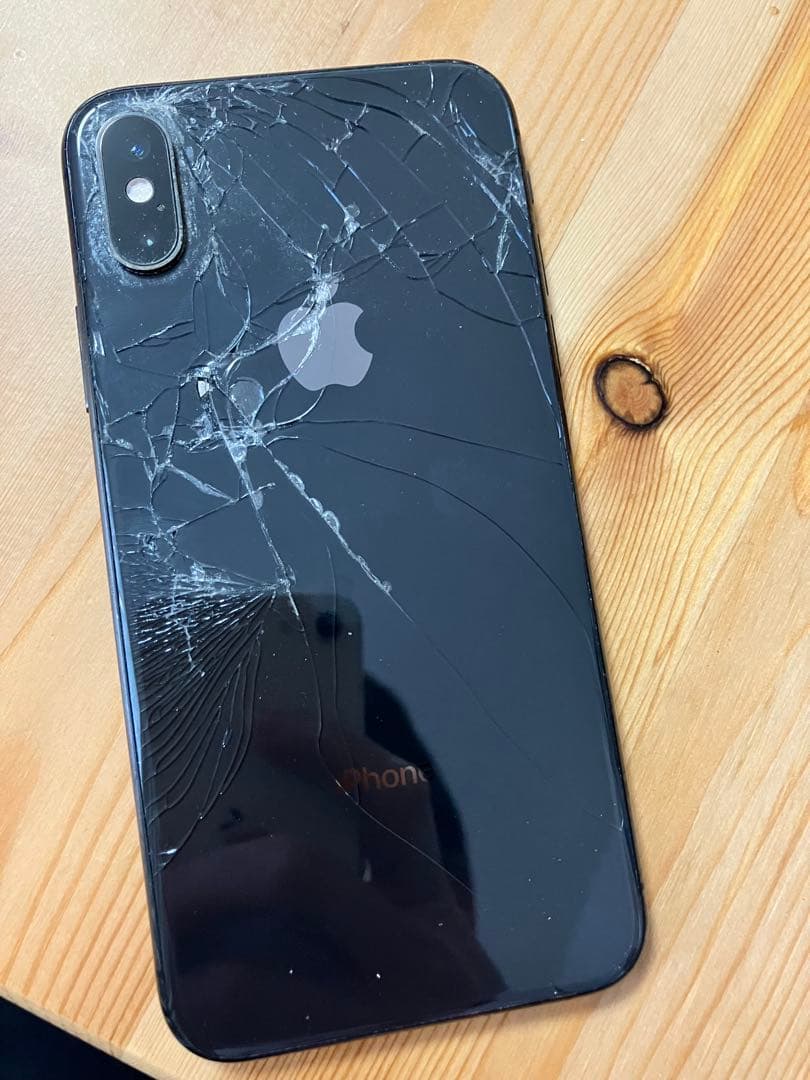 iPhone Xs 256GB ブラック 背面ひび