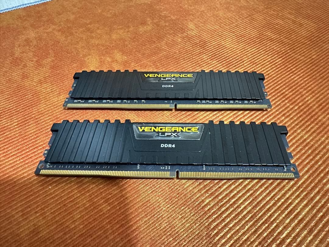 【中古美品】PC メモリ 32GB Corsair Vengeance DDR4