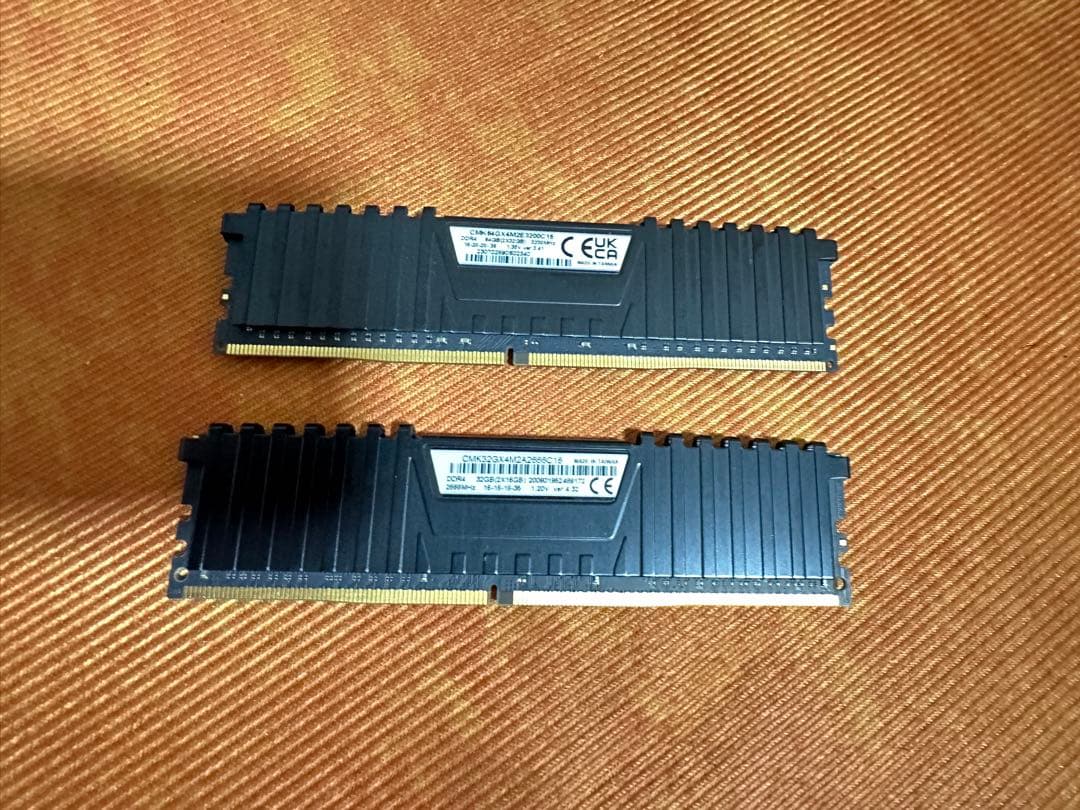 【中古美品】PC メモリ 32GB Corsair Vengeance DDR4