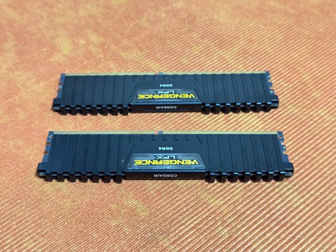 【中古美品】PC メモリ 32GB Corsair Vengeance DDR4