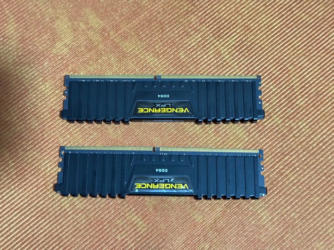 【中古美品】PC メモリ 32GB Corsair Vengeance DDR4