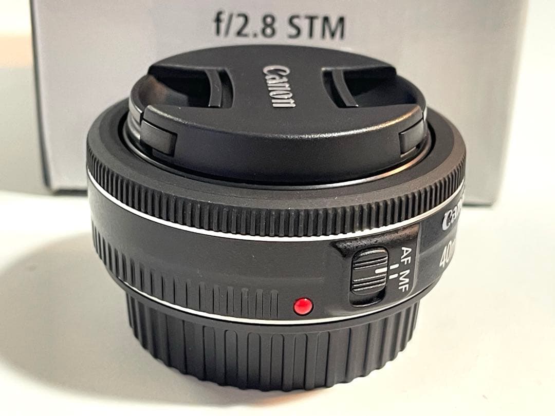 【Canon】パンケーキレンズEF40mm f/2.8STM レンズとフード