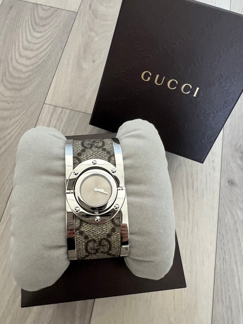 ＊ GUCCI ＊ 時計　バングル　トワール 未使用　超美品