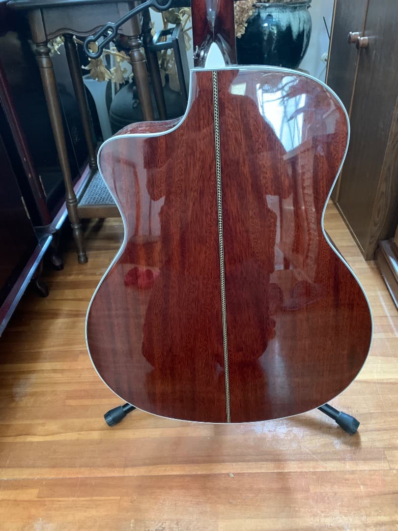 Saga アコースティックギター カッタウェイ　オール単板