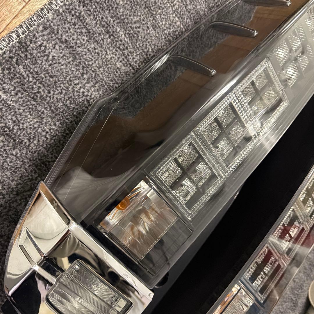 80系 ヴォクシー テールランプセット