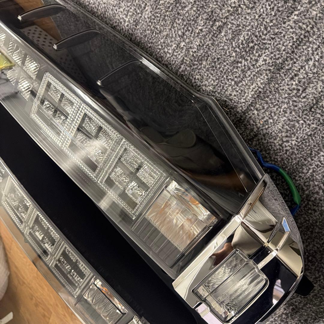 80系 ヴォクシー テールランプセット