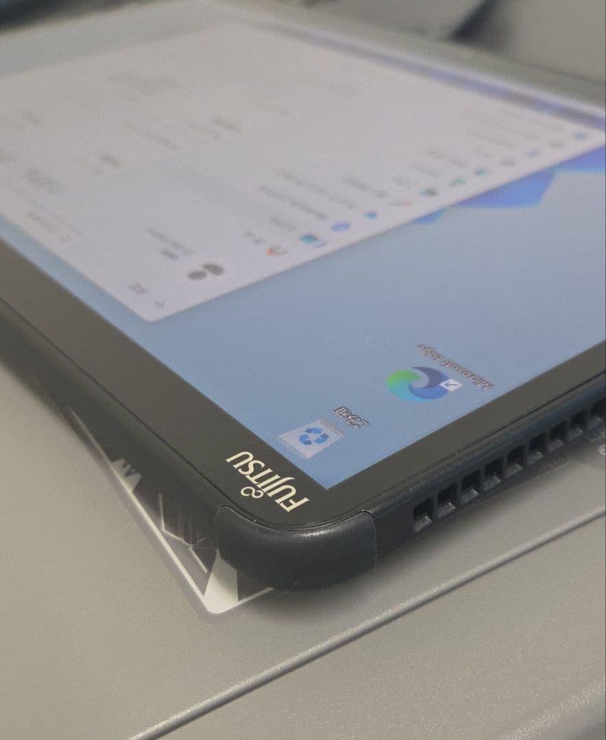 富士通 ARROWS Tab Q7310/DB キーボード付き