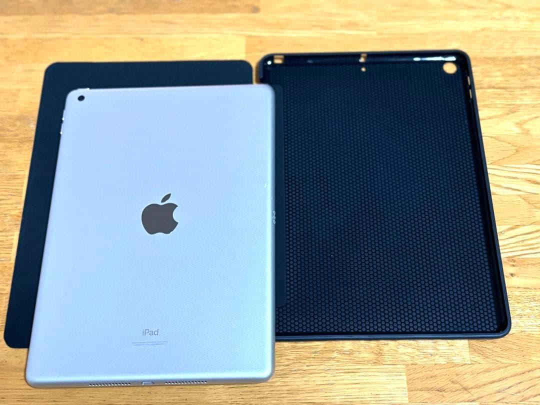 Apple iPad シルバー + ブラックケース