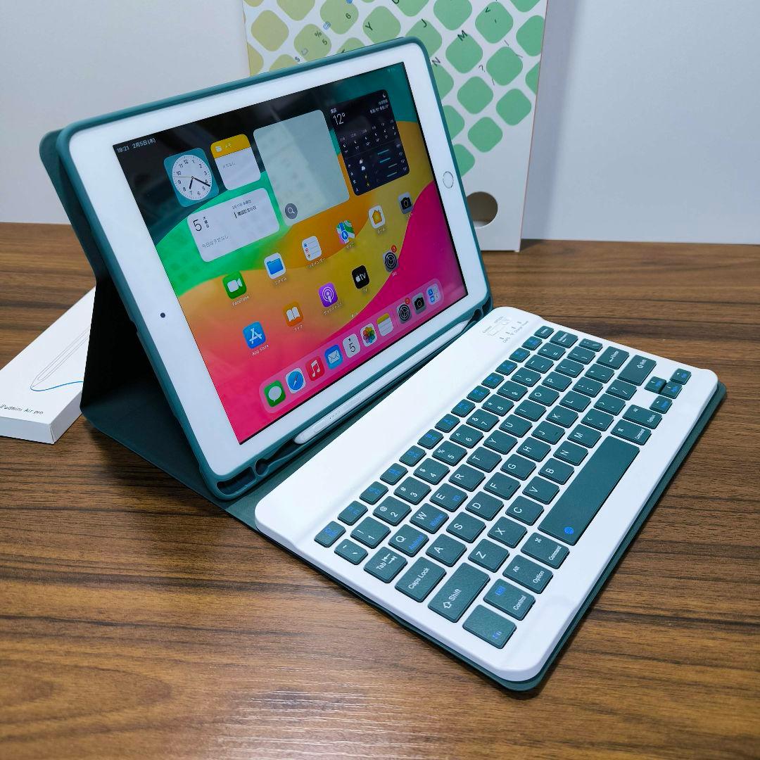 ヒタスラ　iPad 第6世代 32GB ケースとキーボード、タッチペン