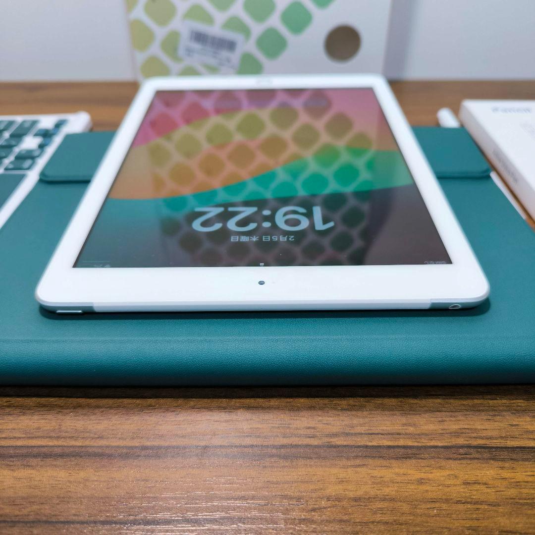 ヒタスラ　iPad 第6世代 32GB ケースとキーボード、タッチペン