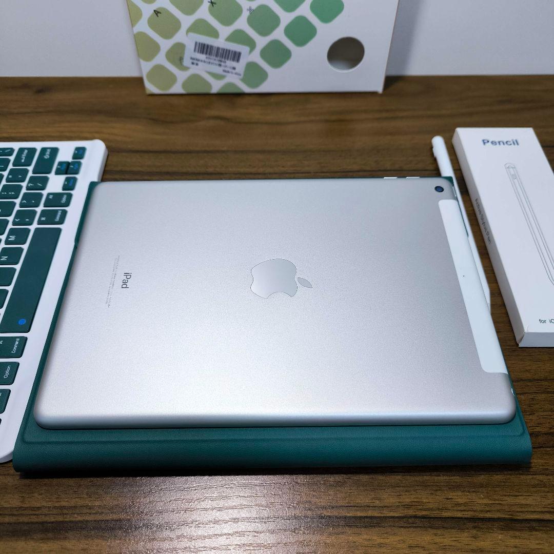 ヒタスラ　iPad 第6世代 32GB ケースとキーボード、タッチペン