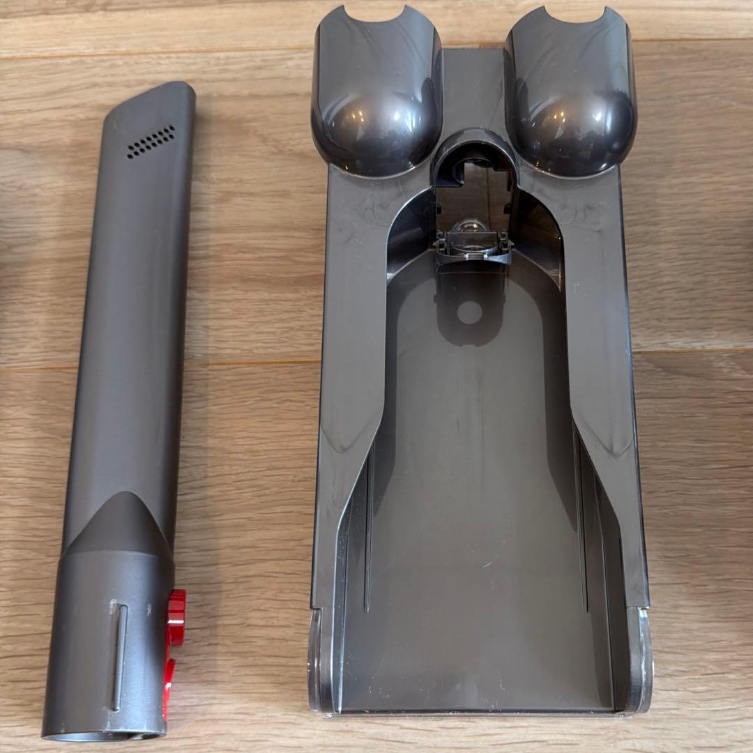 ダイソン V10 fluffy コードレスクリーナー　付属品付