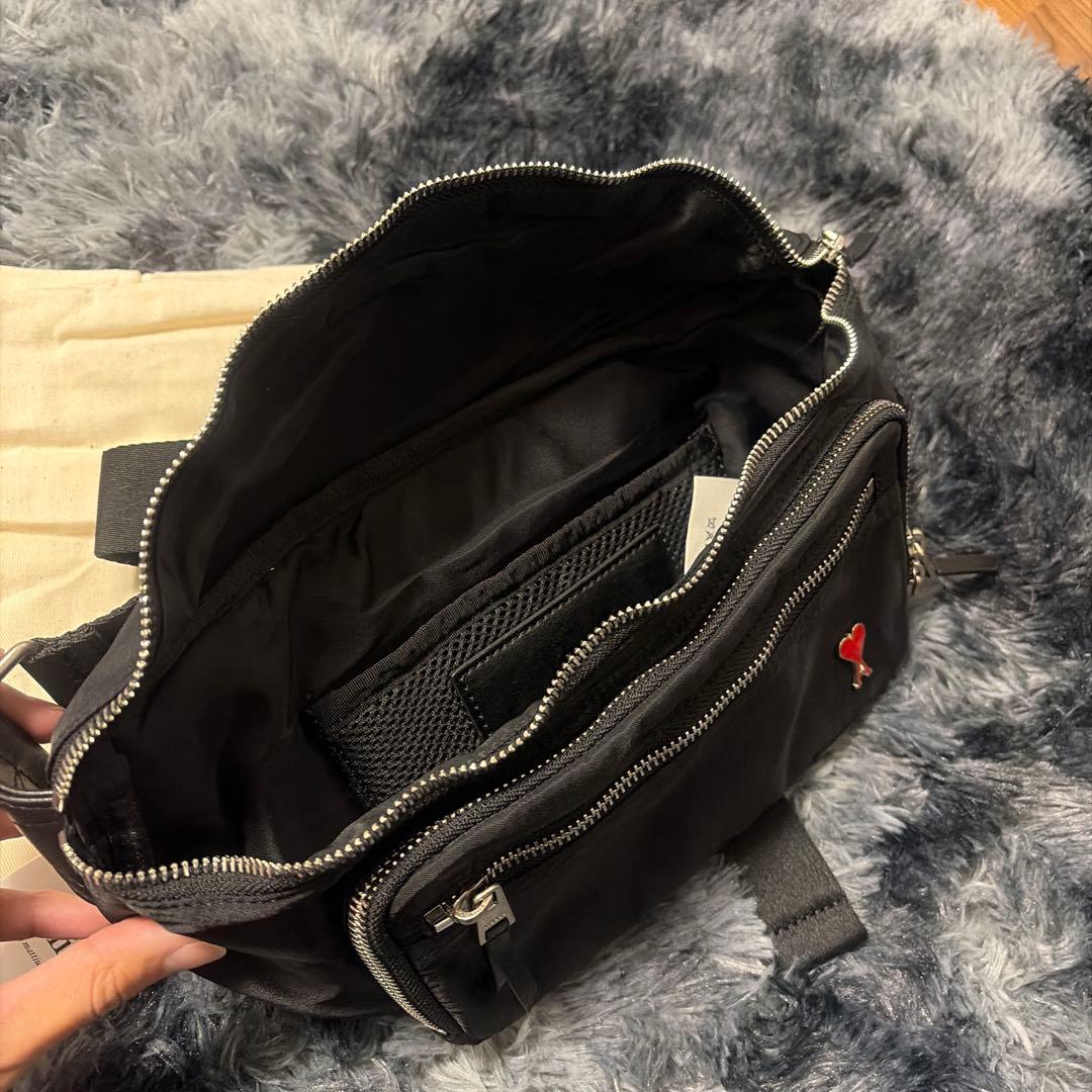 ami 黒 ボディバッグ
