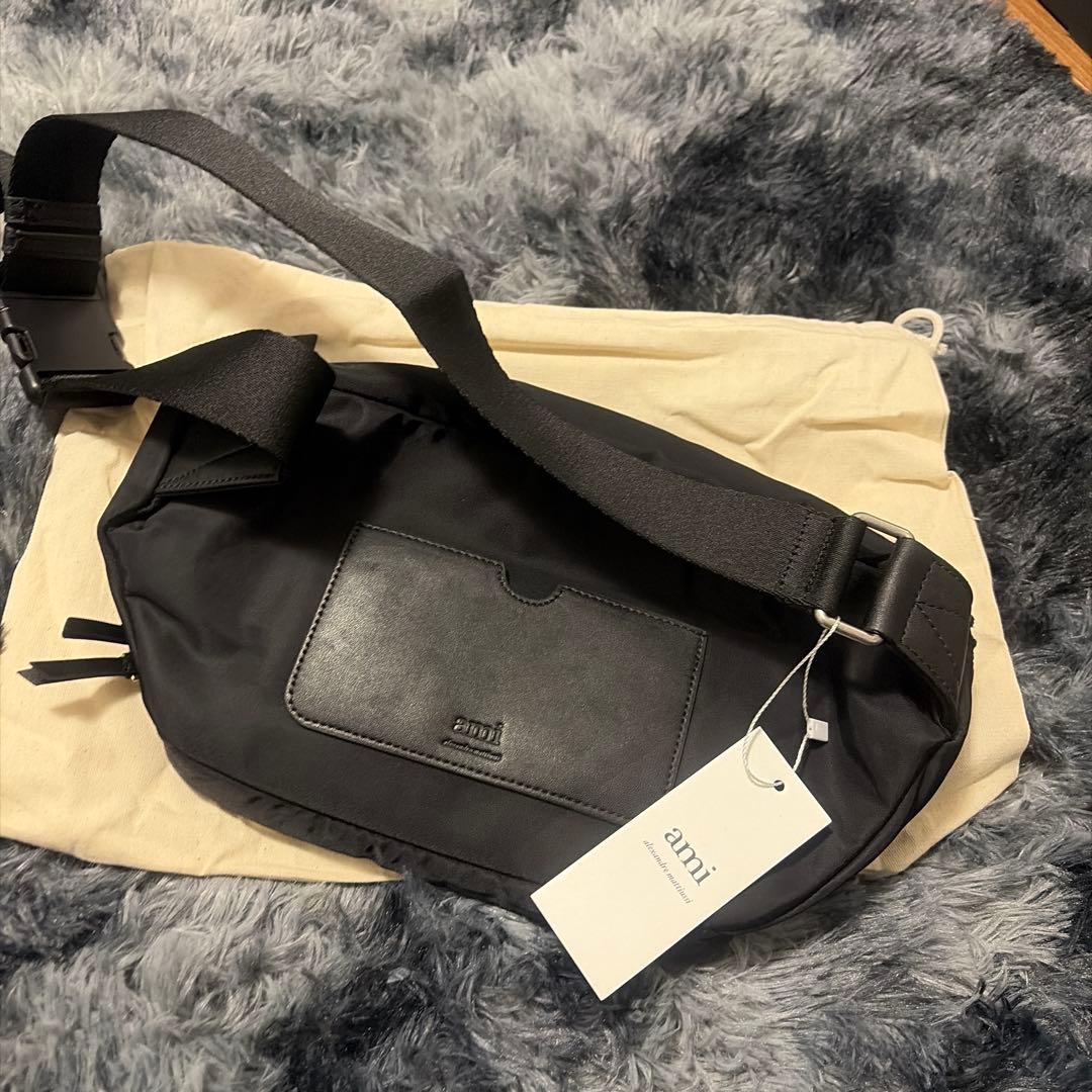 ami 黒 ボディバッグ