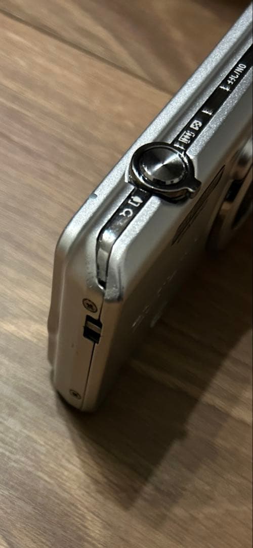 CASIOEXILIM EX-Z900 本体、バッテリー　凹み有