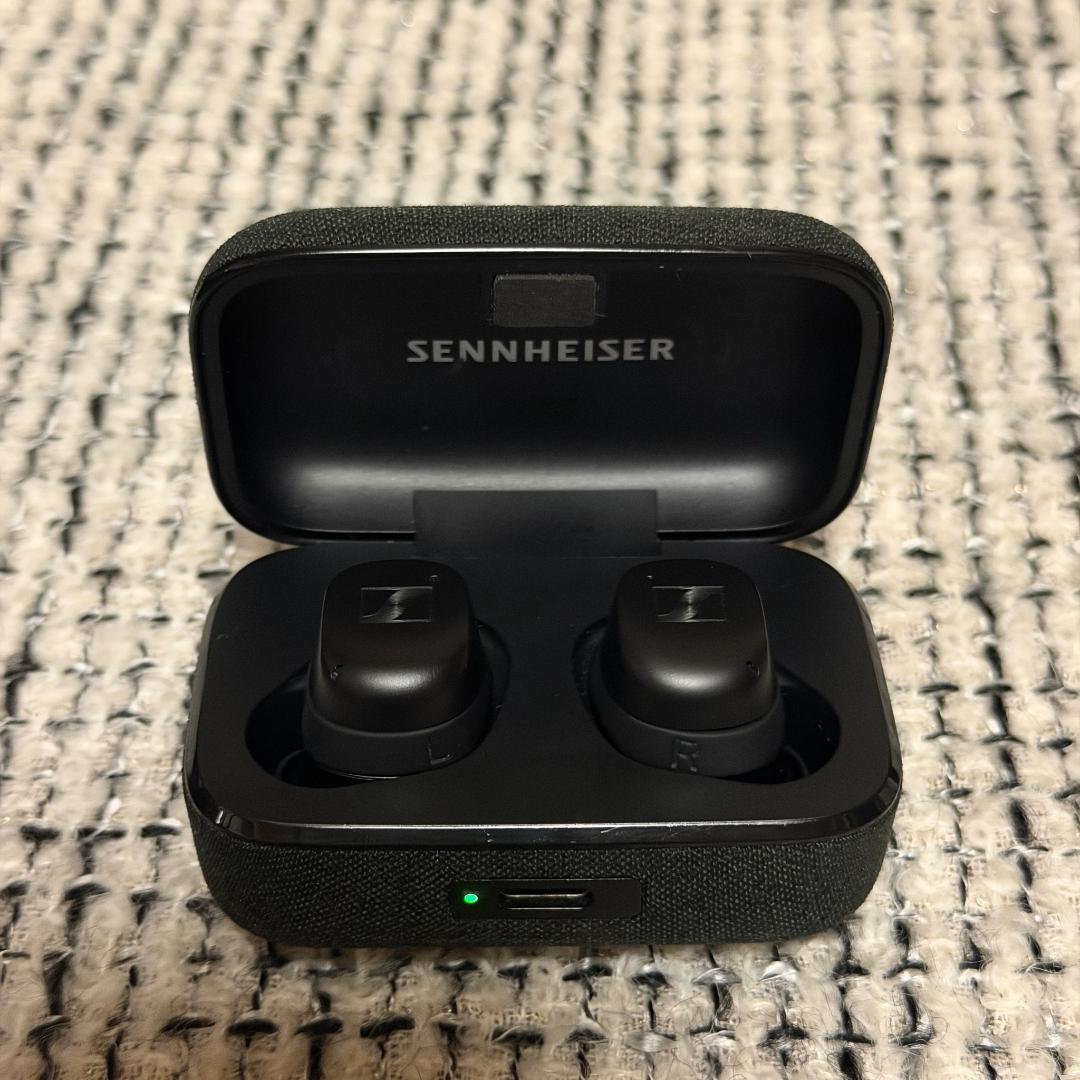 Ricardo Farias 　Sennheiser Momentum