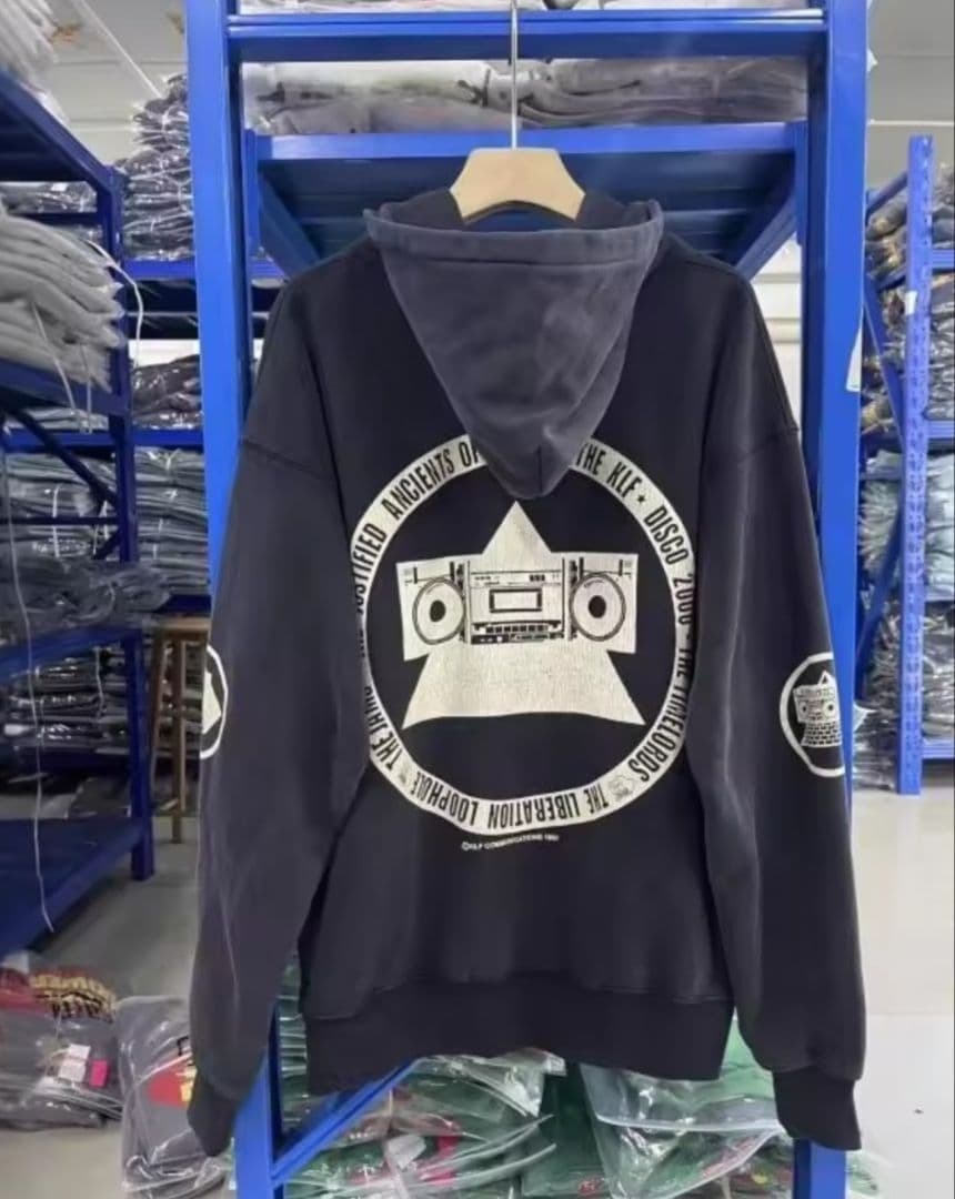 SAINT×××××パーカー。